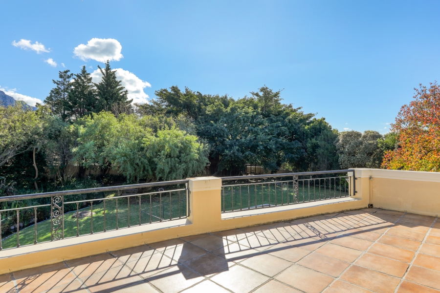 7 Bedroom Property for Sale in Zwaanswyk Western Cape